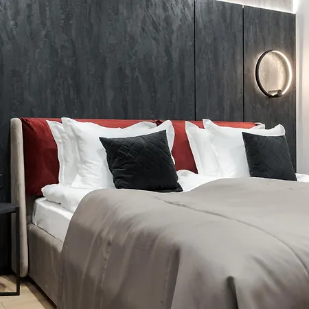 Glacier Premium 酒店 *