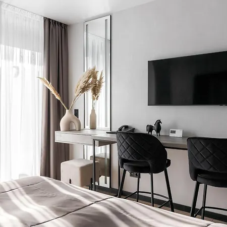 Glacier Premium 酒店 *