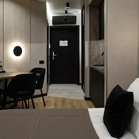 Glacier Premium Hotel *